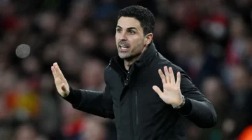 لماذا يرى أسطورة مانشستر يونايتد أن أرسنال والسيتي لا يستحقان لقب الدوري الإنجليزي؟